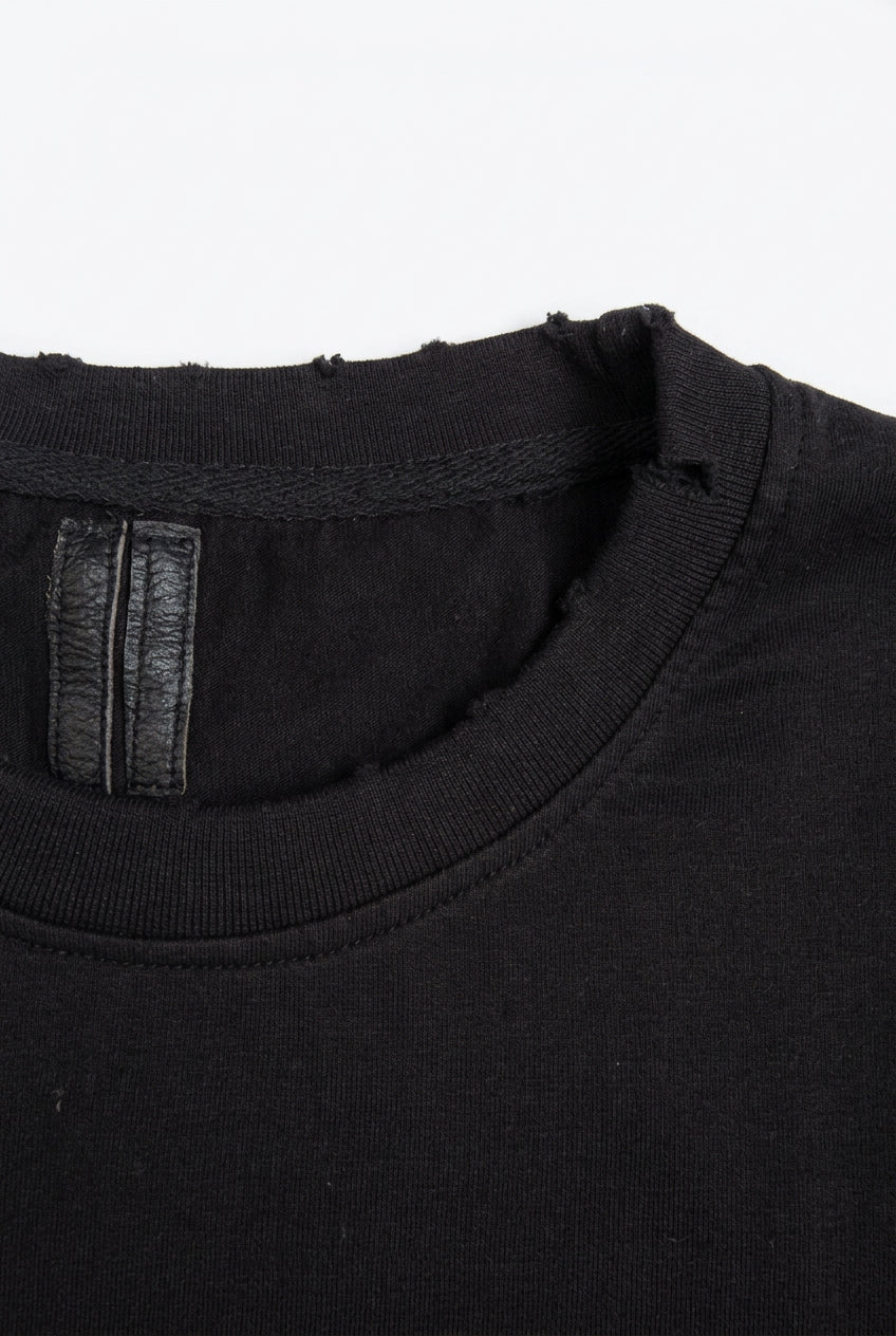 Distressed Dangle logo tee